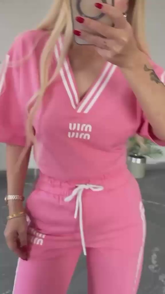 Ensemble t-shirt et pantalon chic look élégant et confortable